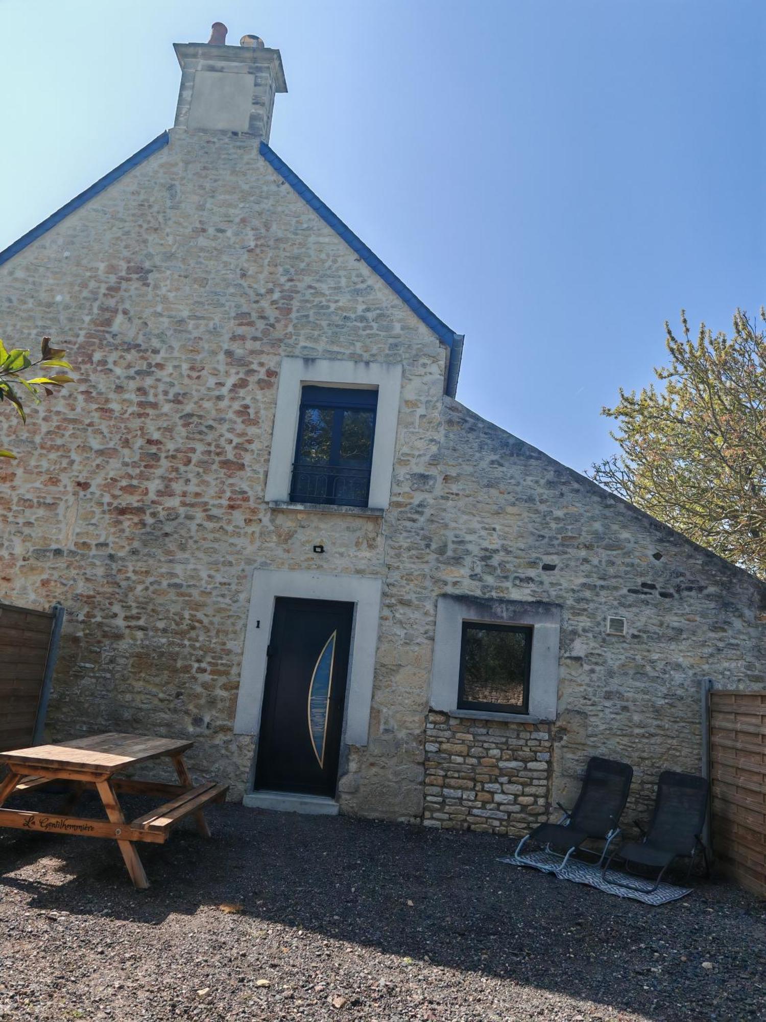 Le Domaine De La Gentilhommiere Situee Entre Bayeux Et Arromanches Les Bains Manvieux Exterior photo